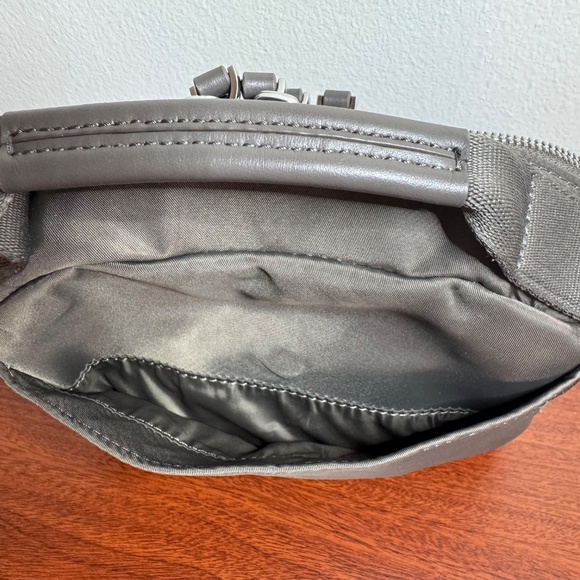 ❤️Like New! Quince Revive Nylon Camera Crossbody - Picture 7 of 9